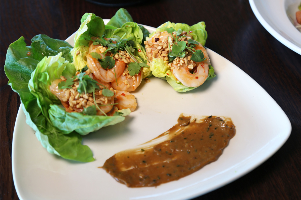 peoria-shrimp-appetizer-on-romaine